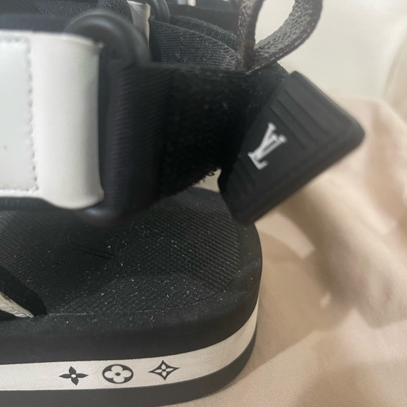 LOUIS VUITTON Monogram Flat Arcade Sandals - Picture 2 of 7